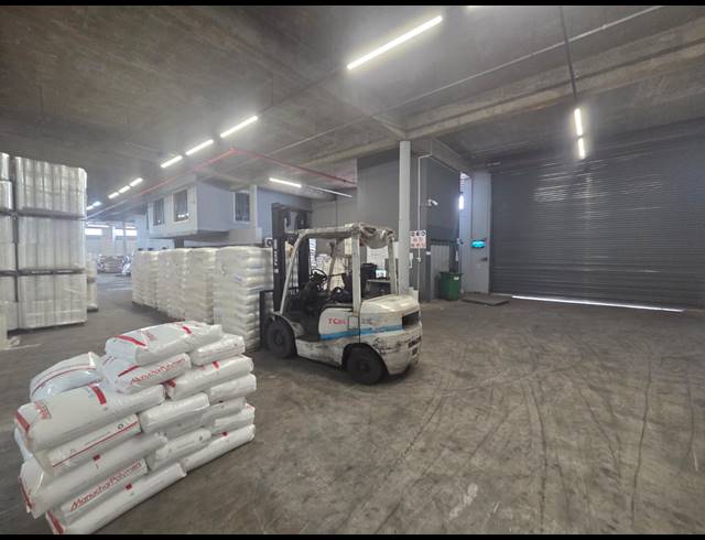 2,200M² WAREHOUSE FOR SALE IN SPRINGFIELD PARK